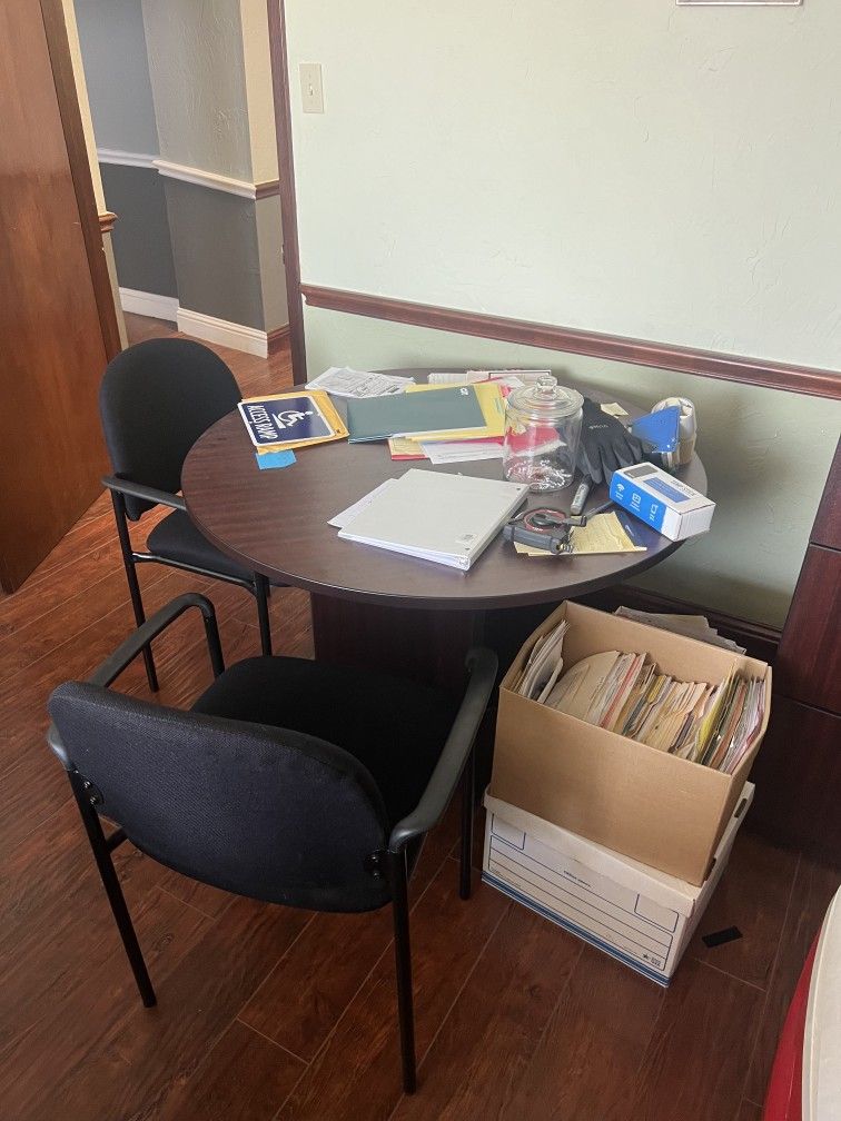 Meeting Table & 2 Chairs – 2 Office Sets //