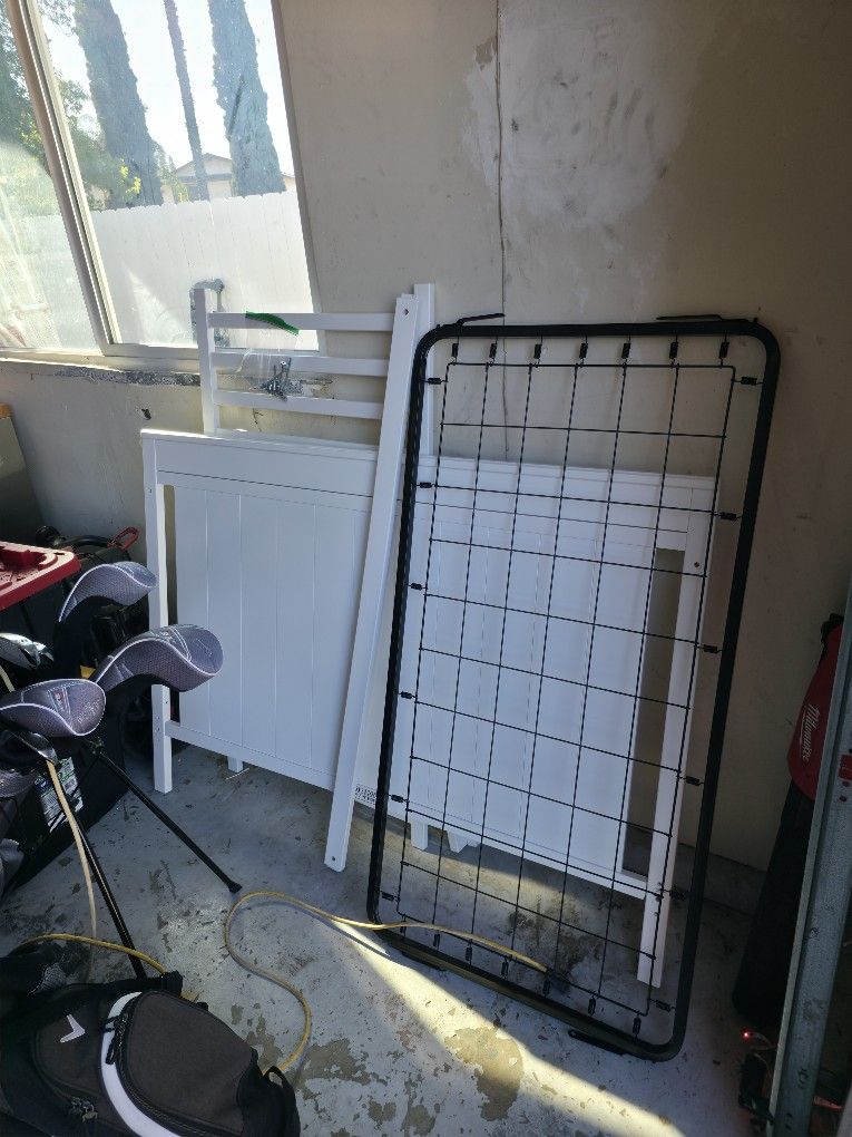 White Crib EXCELLENT CONDITON