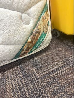 Queen matress