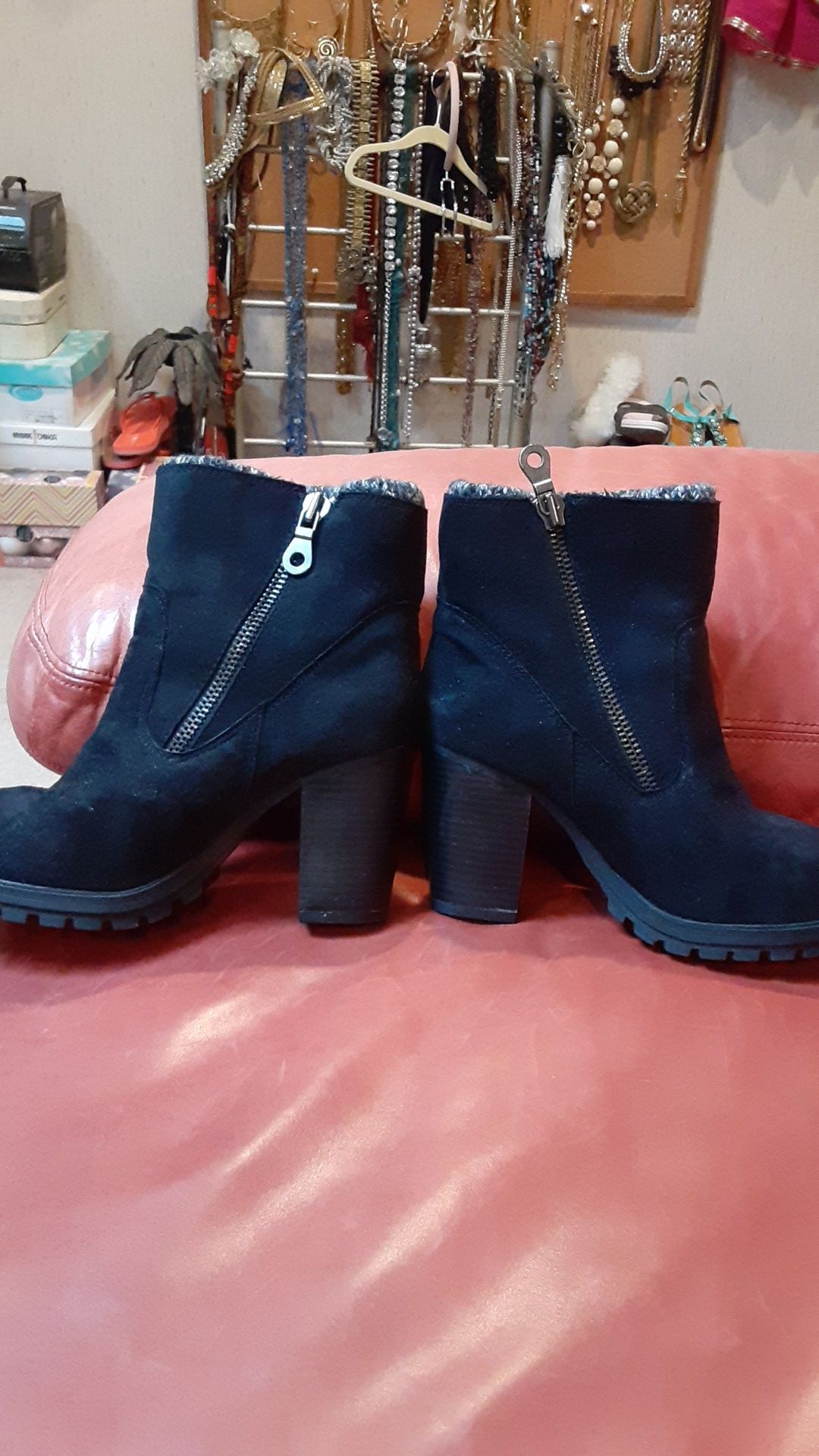 Women's 9 black boots