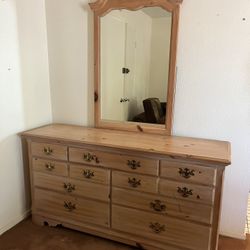 Vintage - Farmhouse Style - Thomasville 9 Drawer Dresser And Matching Nightstands