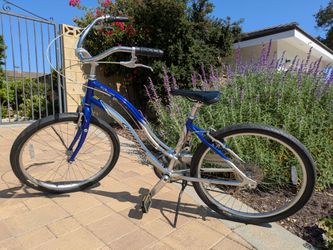 Giant Simple 7 Beach Cruiser Bicycle