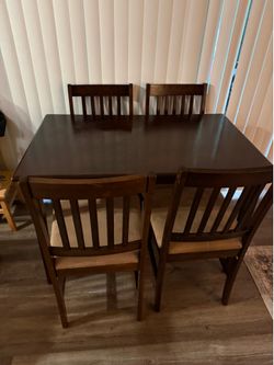 Kitchen table & 4 chairs-  pending pickup..