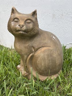 COOL CAT STATUE! Big, Beautiful heavy plaster garden or indoor house kitty kitten statue. Gold now. Paint or use as is. Reduced to only $30.