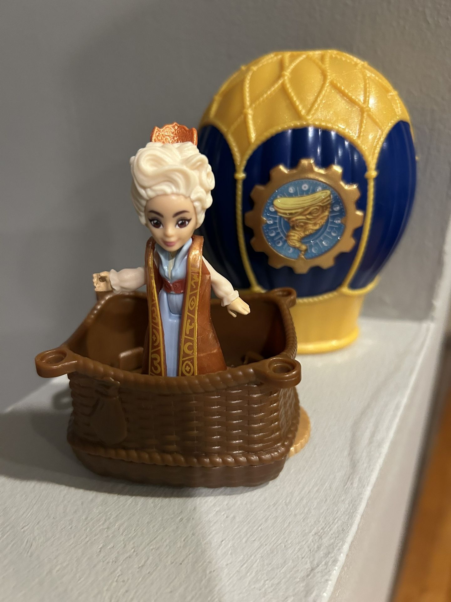 Wicked hot air balloon collectible missing pieces on balloon 
