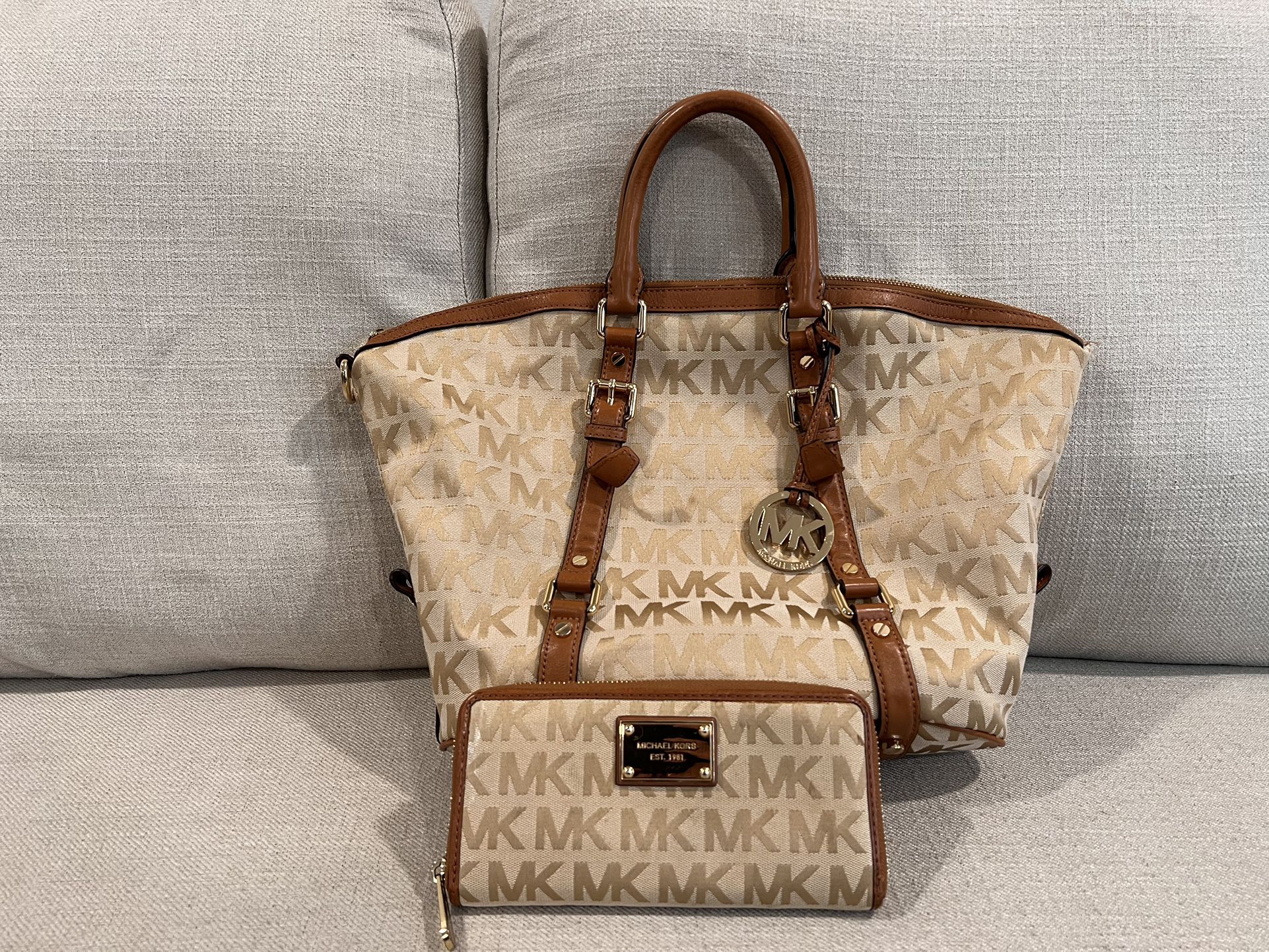 Michael Kors Purse & Wallet Set for Sale in Grove City, OH - OfferUp