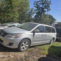 VW Routan Gris 2009