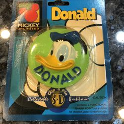 Vintage Disney Donald Duck Collectible 3D Button Wearable Art Clip Pin.  1990’s Brand New In Original Packaging .