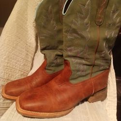 Ladies Size 9.5 J.S.O.L.E. cowboy Boots 