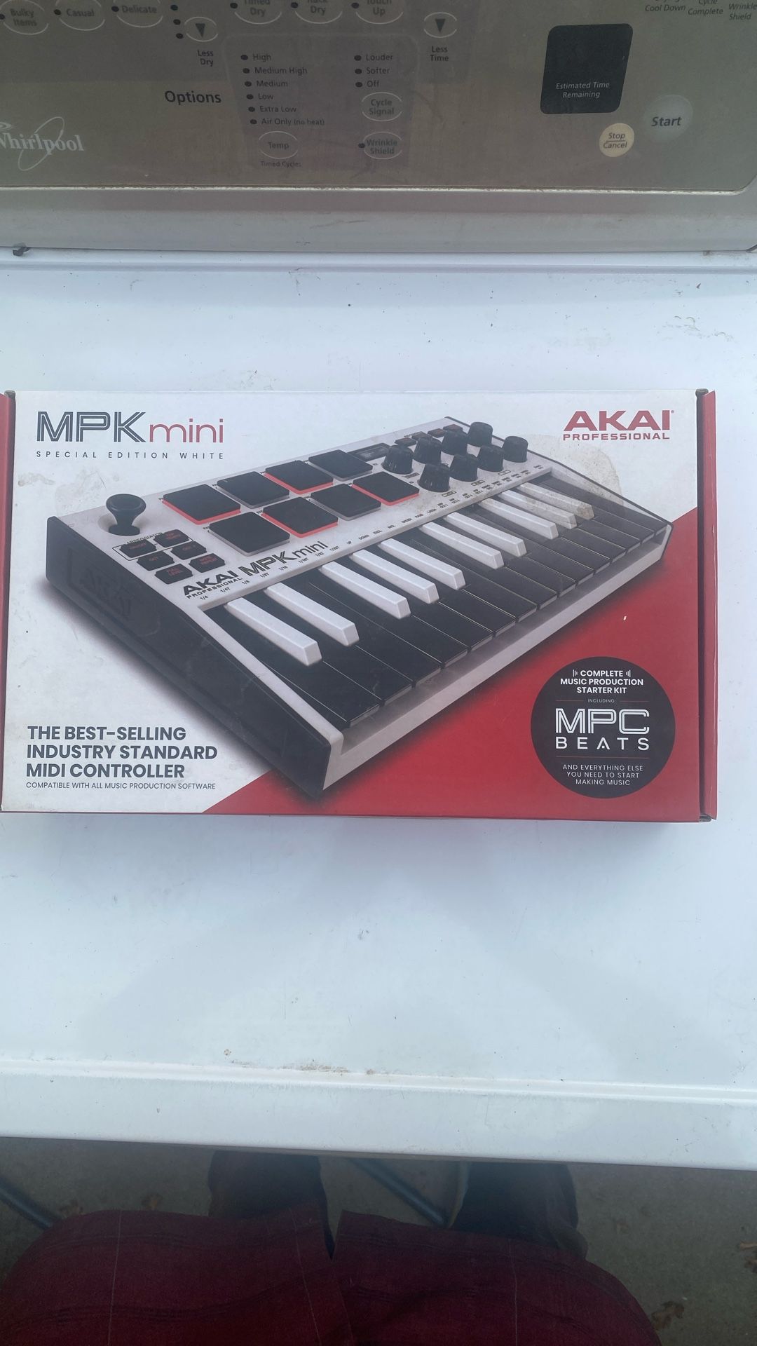 MPK MINI KEYBOARD VISALIA $40