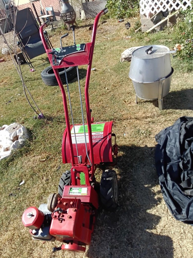 Briggs and Stratton 206cc Motor Tiller