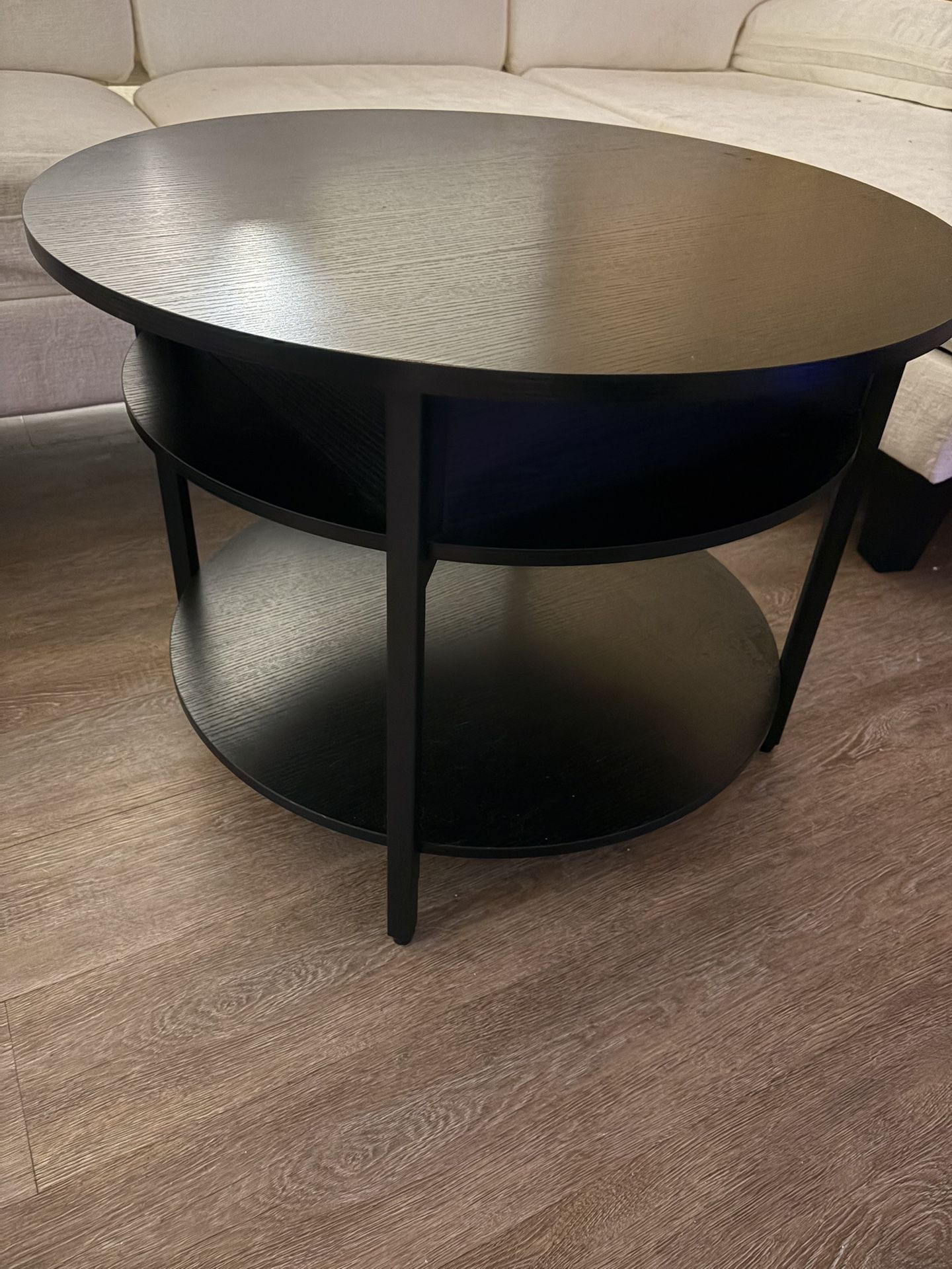 Round lift top coffee table 