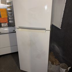 Whirlpool Refrigerator Small Zise 