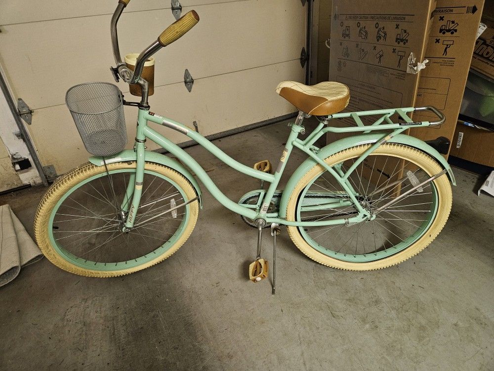 Schwinn Ladies Cruiser Used Twice