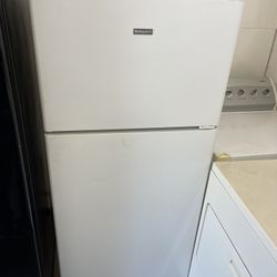 Ge Refrigerator 28” Width 