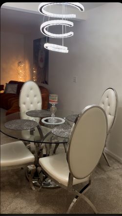 Dining Table/Chairs