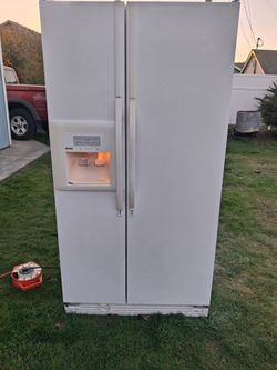 Kenmore Side-by-Side Refrigerator with Ice Dispenser