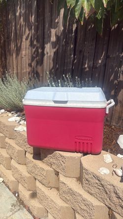Rubbermaid cooler