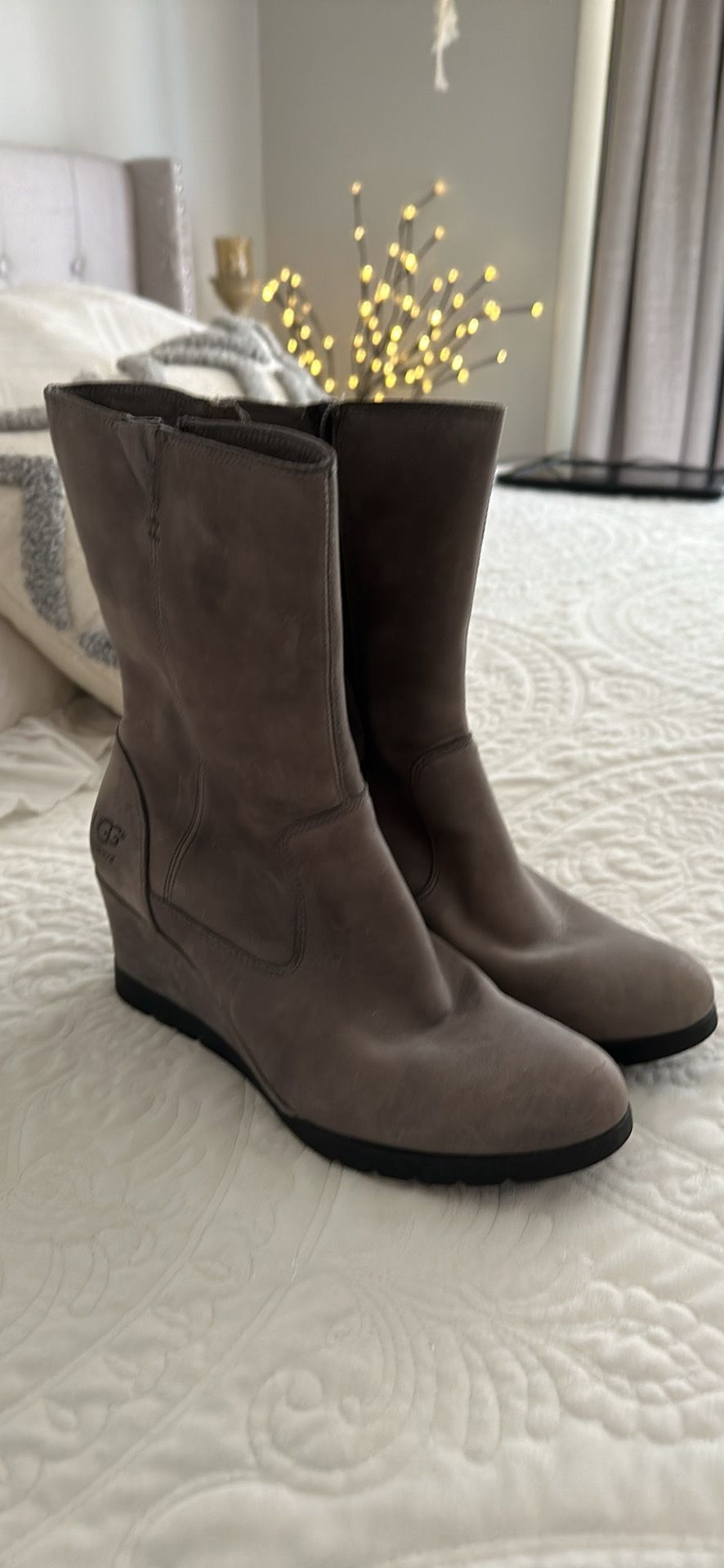 Women’s size 8 leather wedge UGGs