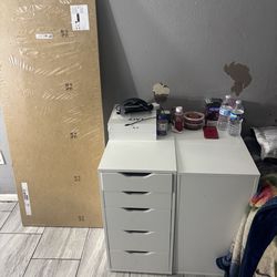 Brand new nail desk