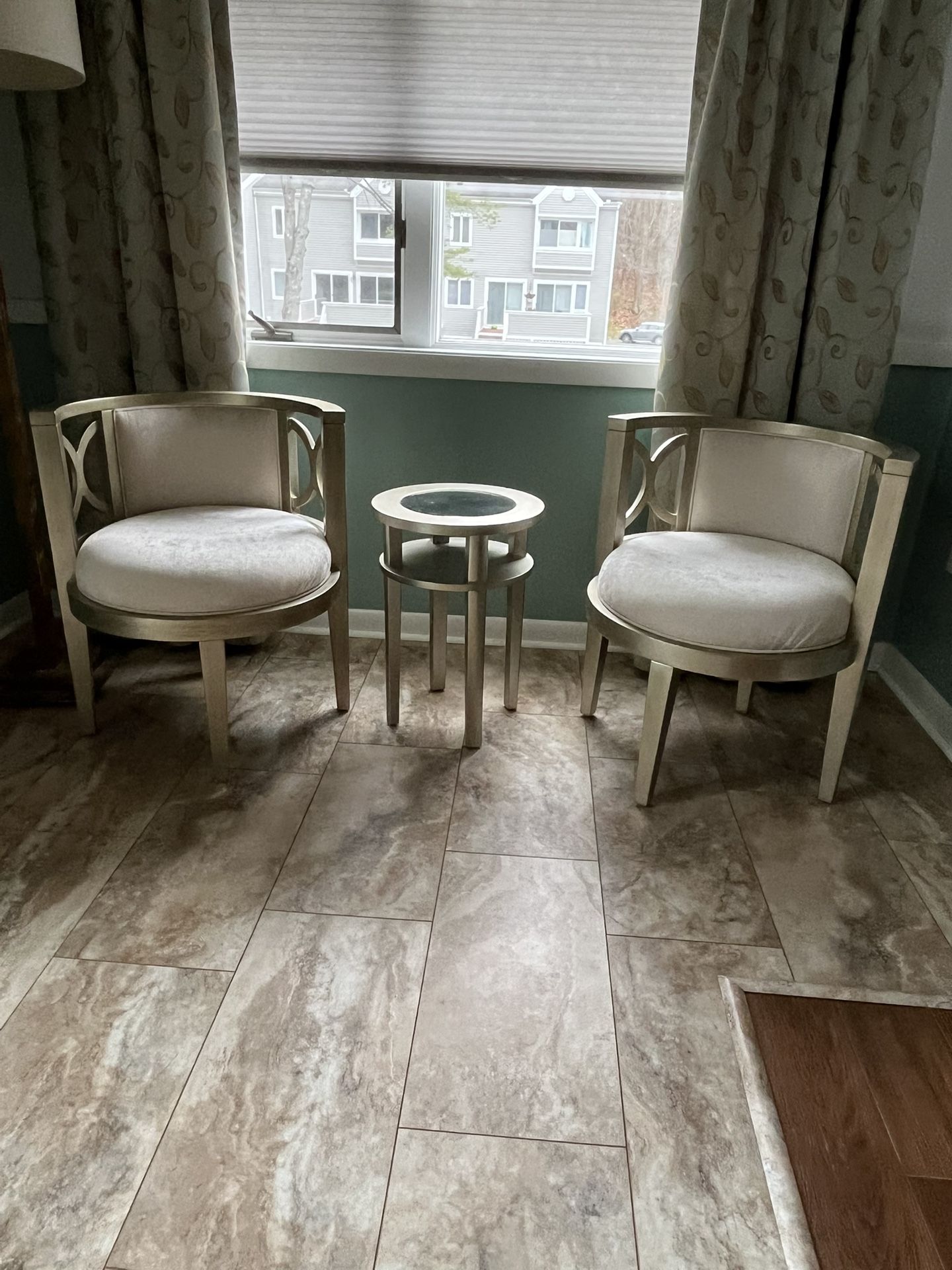 Boutique Table And Chairs 