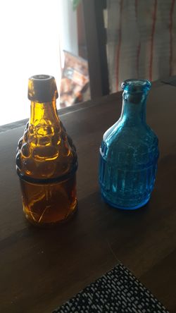 2 small vintage bottles