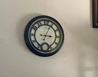 Large wall clock