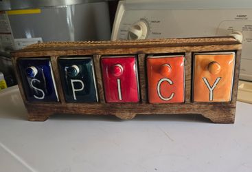 Spicy drawer chest