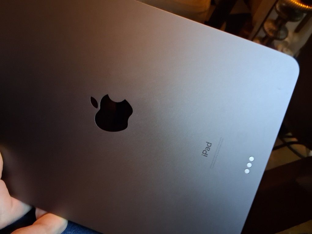 Apple iPad Air 4th Generation With SIM CARD slot And WiFi NEEDS TO BE UNLOCKED REPAIR