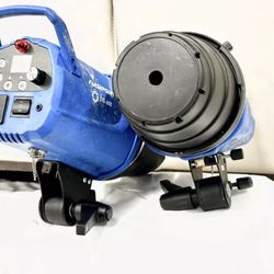 Flashpoint DG600 300w/s