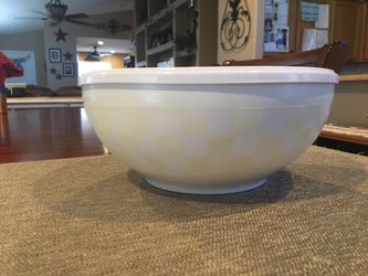 Pampered Chef Chillzanne Large Bowl and Lid