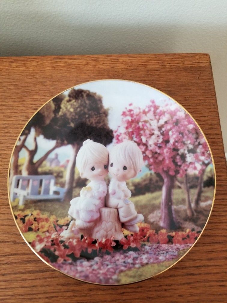 Precious Moments Plate Collection - Love One Another - Plate Number 1533I