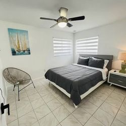 Bed Eith Nightstsnd Plus 2 Lamps