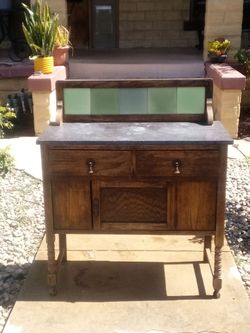 VINTAGE EARLY AMERICAN HANDCRAFTED BUFFET