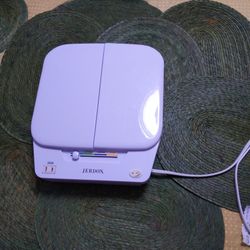 JERDON Modern Tri-Fold Makeup Mirror with Lights - Vanity Mirror with 5X Magnification & Multiple Light Settings - White Base - Model JGL10W

