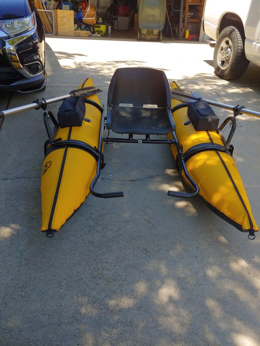 Pontoon Fishing Boat