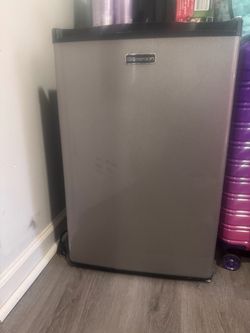 Emerson mini fridge/freezer