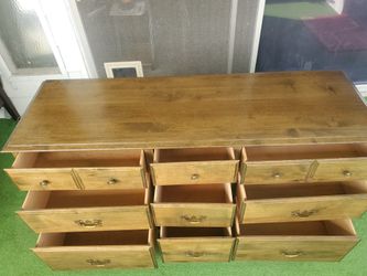 Se Vende  Comoda De 9 Cajones  Madera Ligera  Medidas De Frente  58 × 18×  30 De altura  $ 75