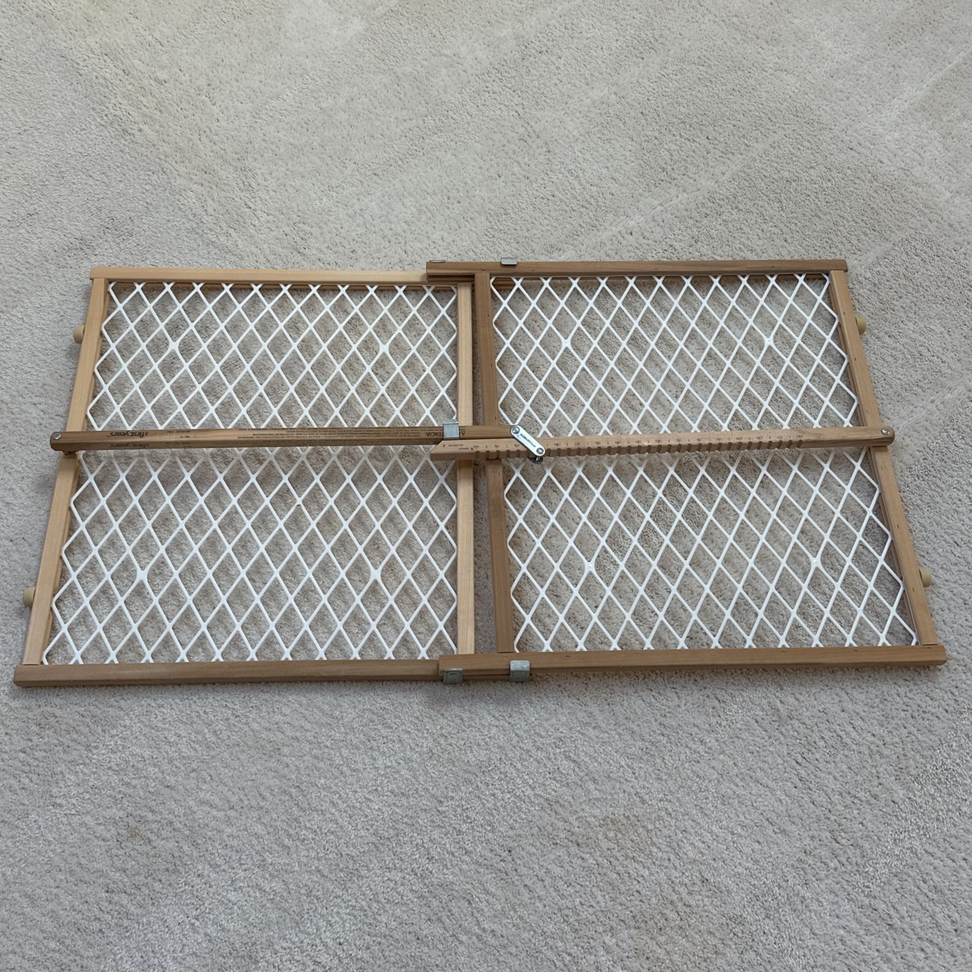 Expandable wooden baby gate for doorways.