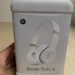 BEATS SOLO 4 