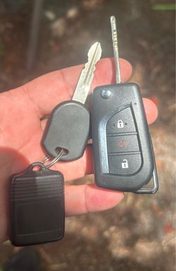 Car key replacement and cutting