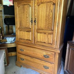 ALL WOOD CHEST OF DRAWERS 