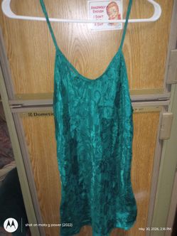 Ànne Stuart poloyster size small green woman's night wear