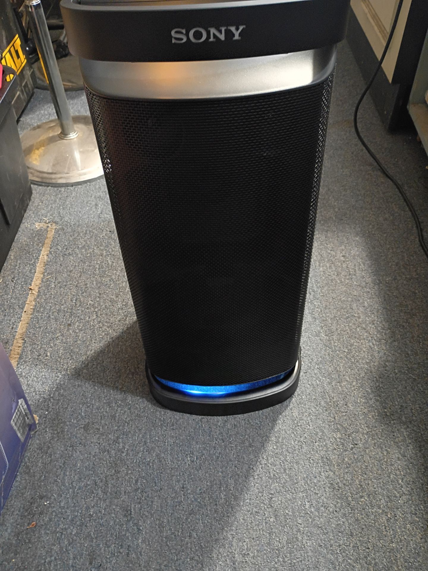 BRAND NEW OPEN BOX SONY SRS-XP700 BLUETOOTH 25 HOUR BATTERY PACK TAKE IT ANYWHERE VERY LOUD