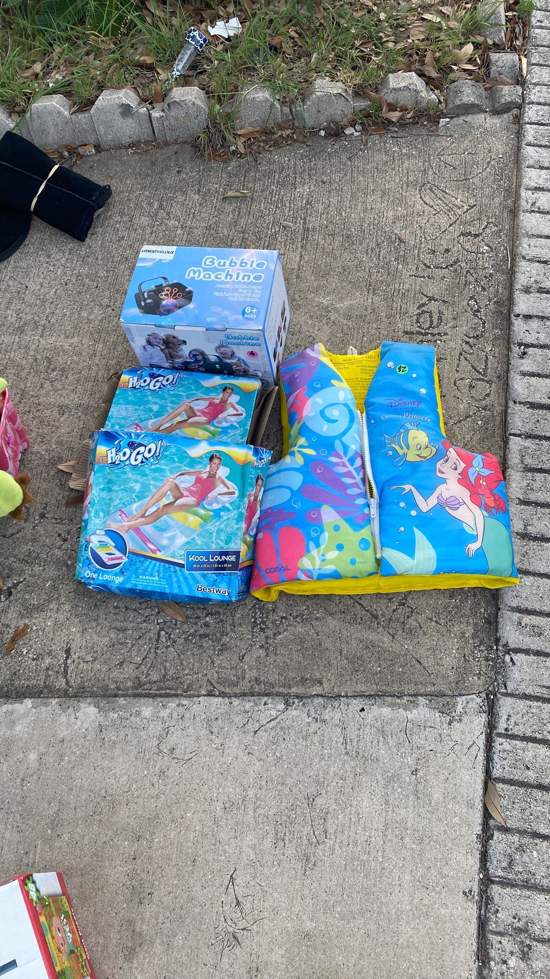 2 Pool Lounges, Bubble Machine Little Mermaid Vest