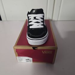 VANS SHOES SIZE 9