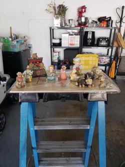 Figurines