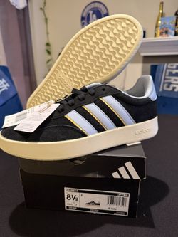 New Women’s Adidas 8.5
