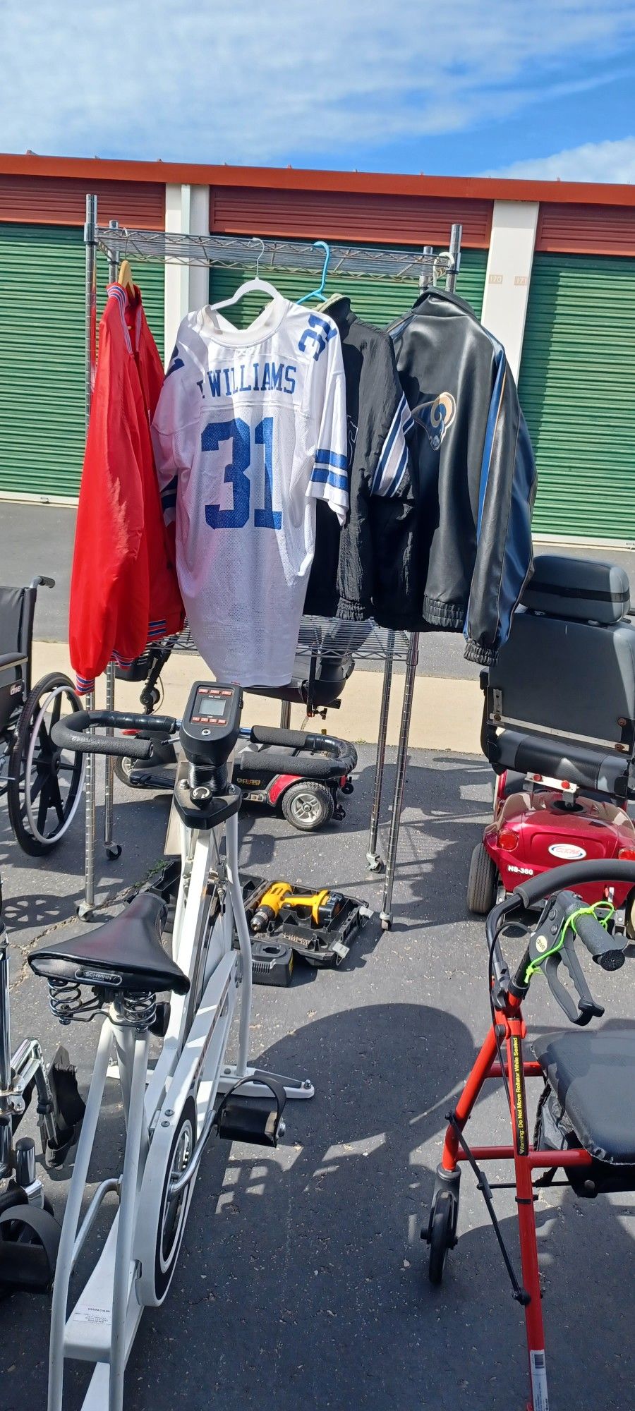 MOVING STORAGE SALE LOT GOOD STUFF CALLS 📞 📞 FIRST 805...236...436FIVE