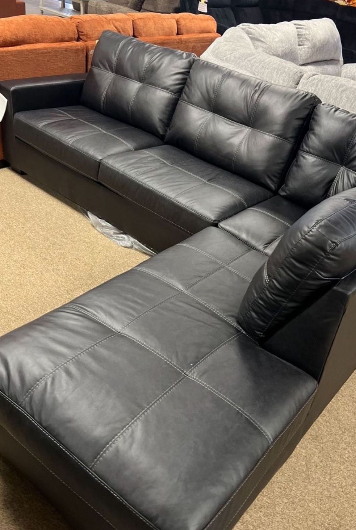 Stylish Cozy Nice Sectional!